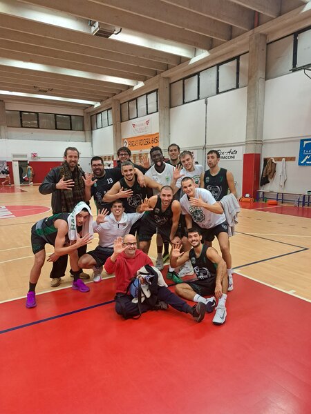 Le tigri calano la manita 