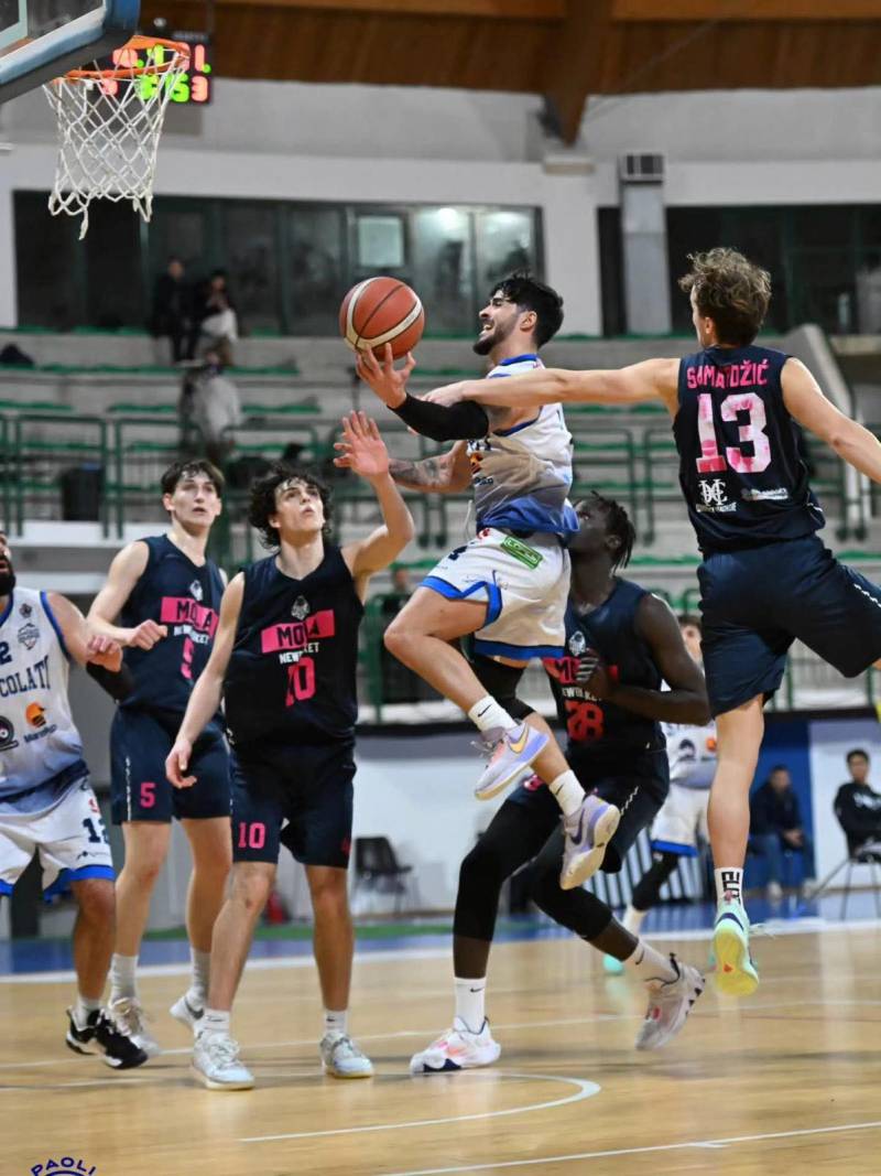 Mola si butta via nell'ultimo quarto. A Milazzo i due punti partendo da -12