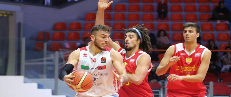 Chieti vince ma Catanzaro vende cara la pelle Chieti vince ma Catanzaro vende cara la pelle