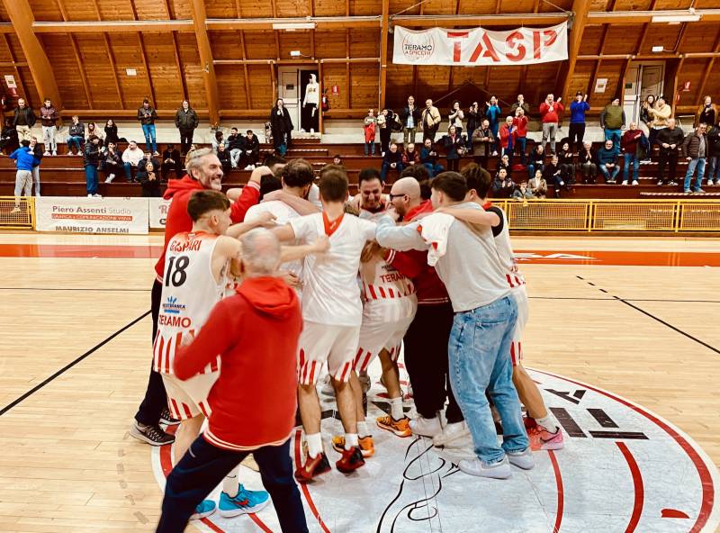 Teramo vs Termoli 77-74, Coach Stirpe: 