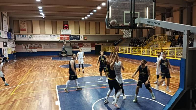 Ancora un finale di gara da dimenticare per la Sutor: vince Todi 70-68