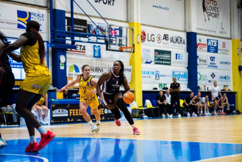 Futurosa lotta, ma Torino allunga: al PalaEinaudi finisce 74-50 