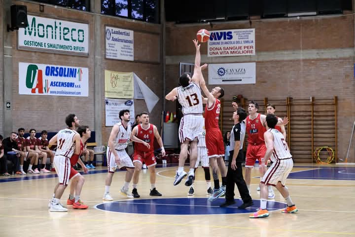 Piacenza cade con ferrara 79-72, domenica con modena sfida decisiva per la promozione in serie C 