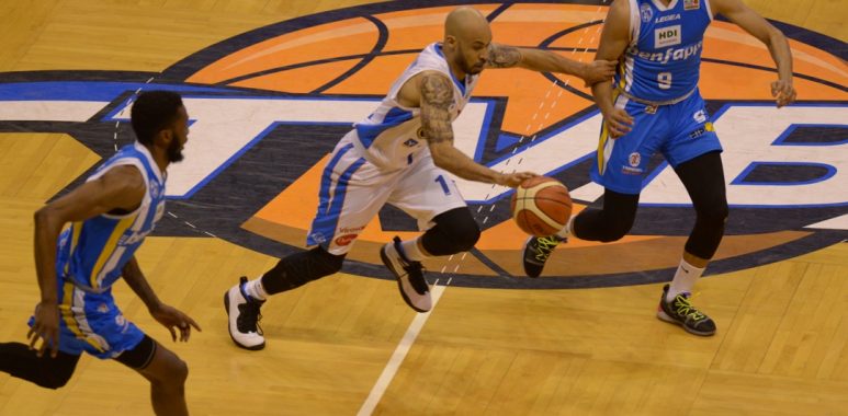 Nella bolgia del Palaverde TVB fa sua gara 1 (90-72). GiovedÌ si replica Nella bolgia del Palaverde TVB fa sua gara 1 (90-72). GiovedÌ si replica