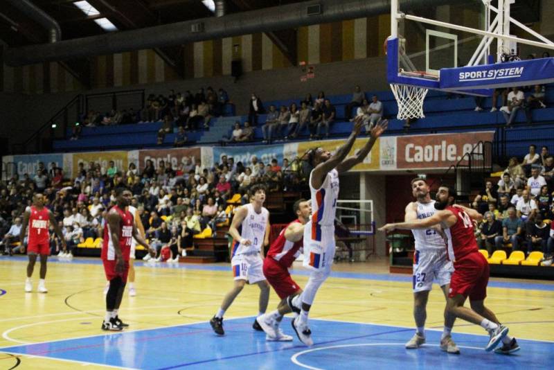 La Pall. Trieste rimonta la Nutribullet Treviso e si aggiudica in volata l La Pall. Trieste rimonta la Nutribullet Treviso e si aggiudica in volata l