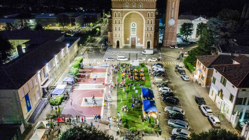 Sabato 17 e domenica 18 luglio torna in Piazza a Castel di Godego lo Streetball targato Sugar Sabato 17 e domenica 18 luglio torna in Piazza a Castel di Godego lo Streetball targato Sugar