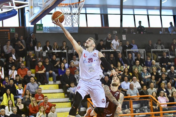 Che Amatori! Nardò va ko, Gara 1 è di Pescara 