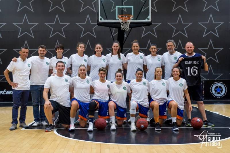 Gruppo Stanchi e F.C. Empire, basket e calcio insieme. Stanchi: "Puntiamo al sesto posto" Gruppo Stanchi e F.C. Empire, basket e calcio insieme. Stanchi: "Puntiamo al sesto posto"