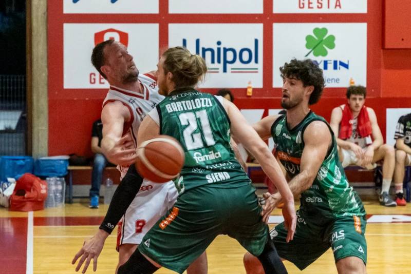 Capolavoro Use Computer Gross. Vittoria in gara 2 di semifinale contro Mens Sana 