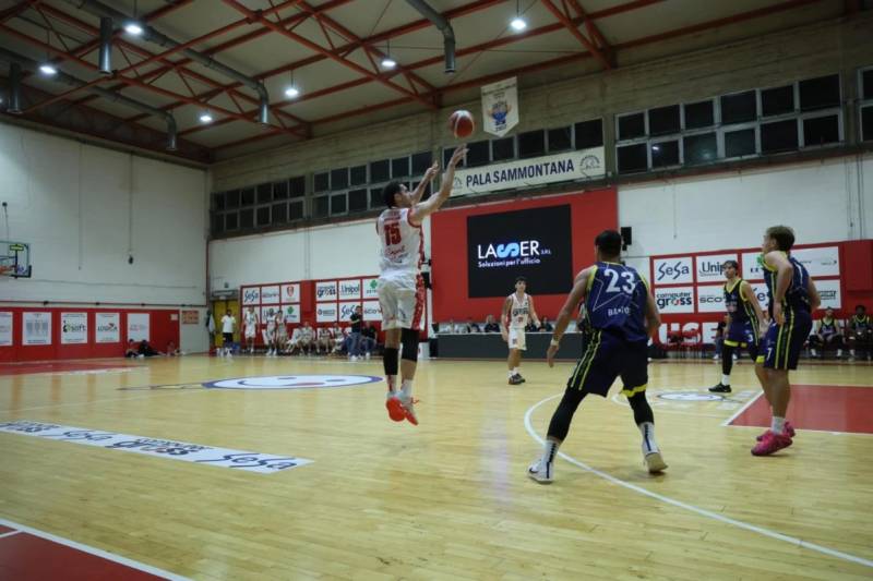 È tornato Andrea Scali, e si vede. USE Computer Gross supera Stella Azzurra Viterbo 74-68 