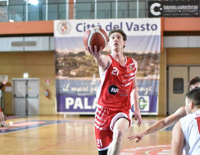 Halley, doppio colpo a Vasto: vittoria e primo posto 