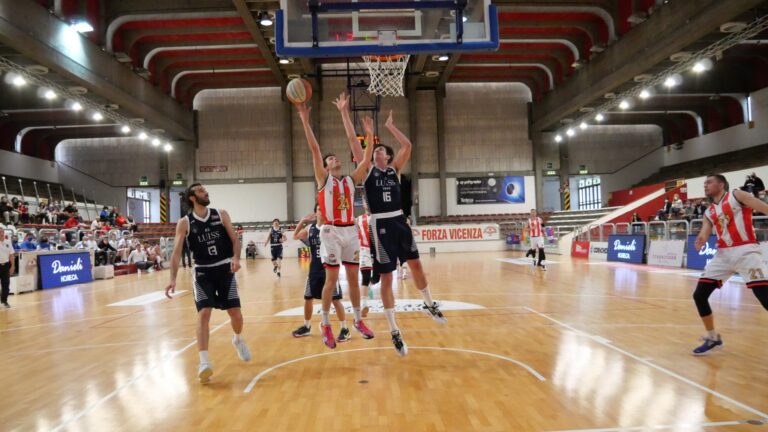 Gara-1 parla romano, la Luiss espugna Vicenza 58-79
