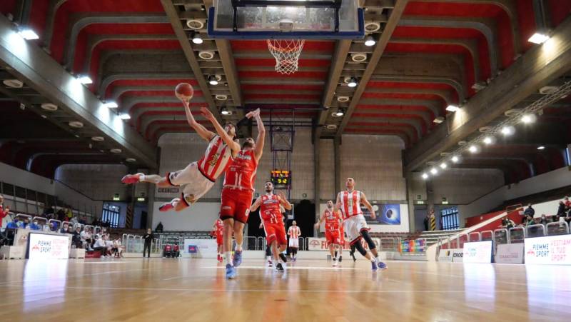 Vicenza ci mette più carattere, Teramo battuta 71-63