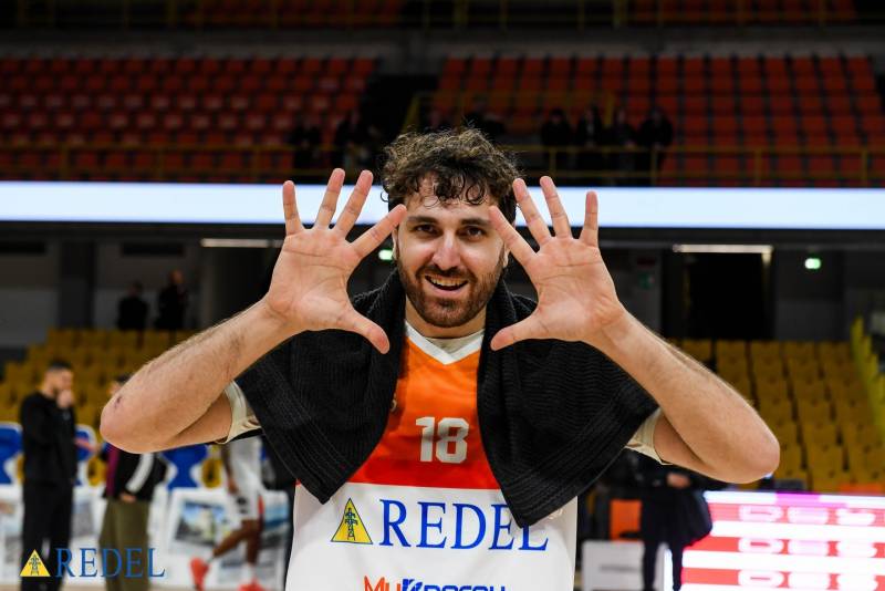 Redel...e sono dieci vittorie di fila! La capolista non sbaglia contro il Castellaneta (80-54) 