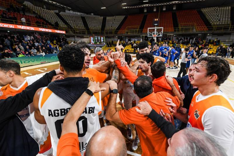 La Redel imbriglia la capolista (96-65): vittoria di squadra, con Laquintana e Laganà sugli scudi 