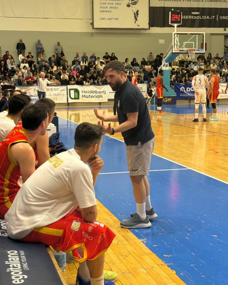 Fantabasket, l'Academy Catanzaro espugna il PalaSassi in gara 1 dei quarti battendo Matera 69-71 
