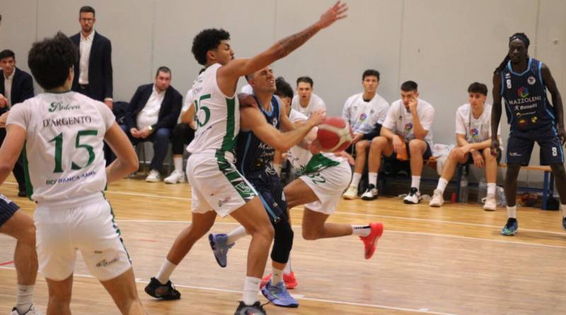 Tris Mazzoleni: Virtus Padova battuta 54-82 