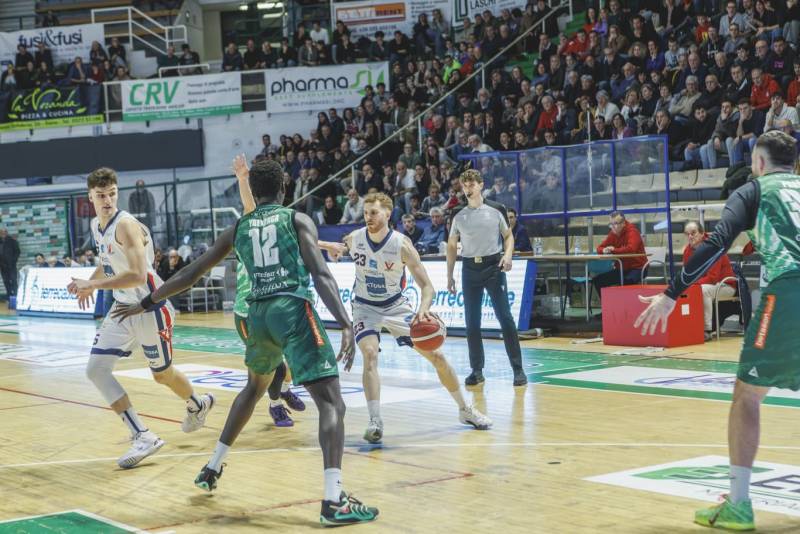 La Stosa Virtus Siena lotta, ma non basta: il derby è della Mens Sana 
