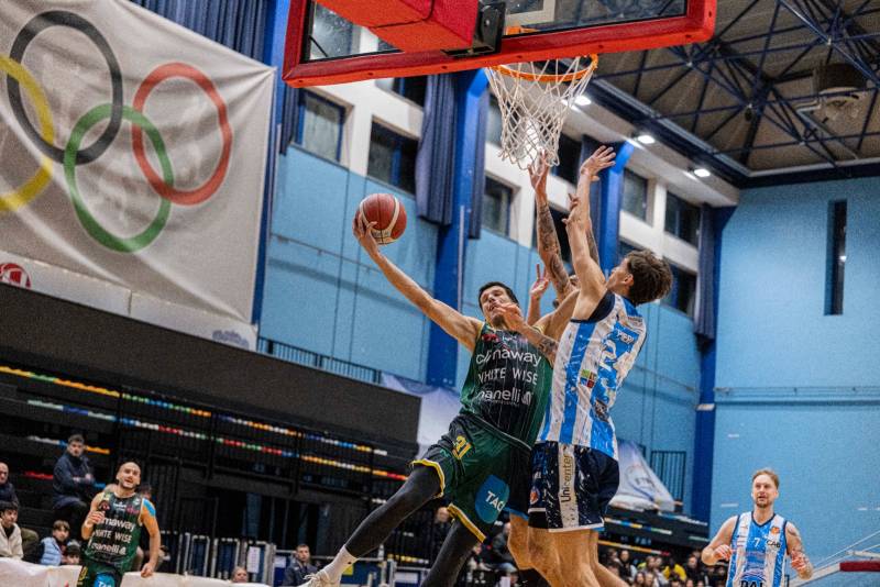 Cuore Virtus Molfetta. Al Pala Poli i biancoazzurri battono Basket Monopoli in rimonta 76-70 