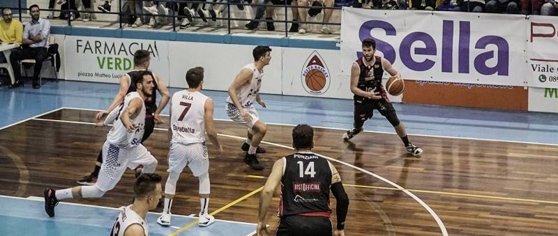 Chieti inciampa al PalaSilvestri. Domenica scontro decisivo per i teatini (86-71) Chieti inciampa al PalaSilvestri. Domenica scontro decisivo per i teatini (86-71)