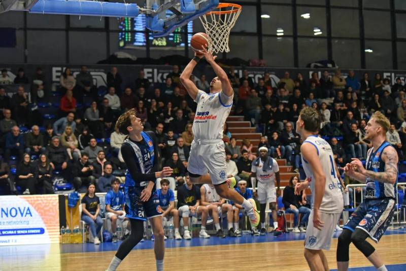 La Virtus doppia Molfetta nel 3° quarto e si impone alla distanza 