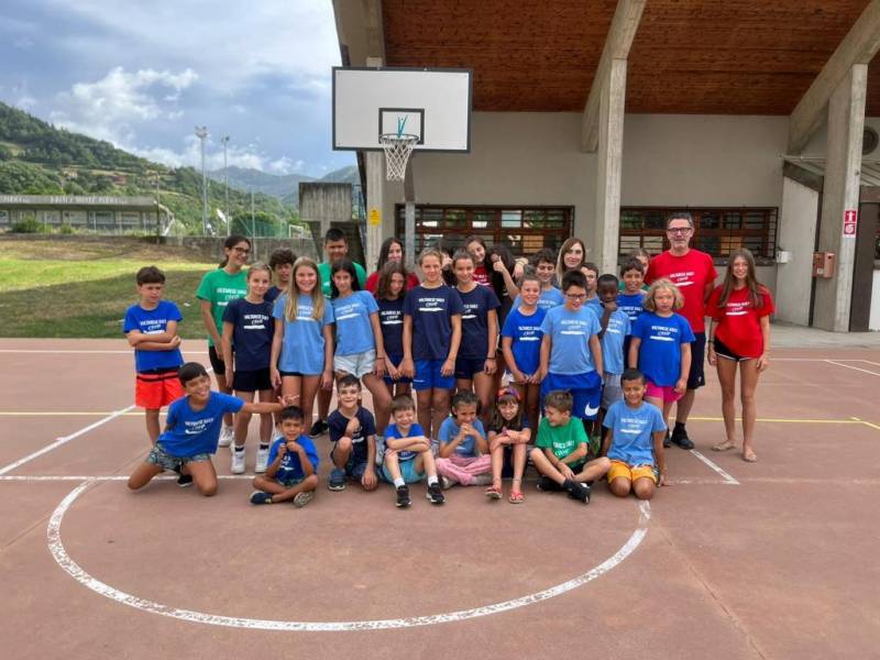 È terminata venerdì 01 settembre la quinta edizione del centro estivo della Valtarese Basket È terminata venerdì 01 settembre la quinta edizione del centro estivo della Valtarese Basket