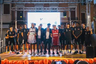 BasketMestre1958_20260917_PiazzaFerrettoBiancorossaPresentataLaPrimaSquadra202627.jpg