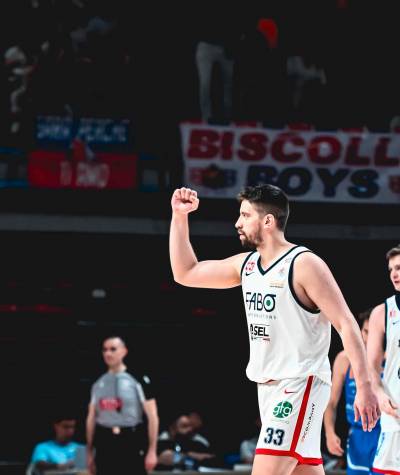 HeronsBasketMontecatiniTermeValdinievoleSSD_2026-06-29sgobba_esulta_pugno_alzato.jpg