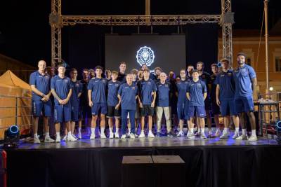 LatinaBasket_20260925_LaBenacquistaSiPresentaAllaCittinPiazzaDelPopoloLabbraccioDiLatinaAllaStag.jpg