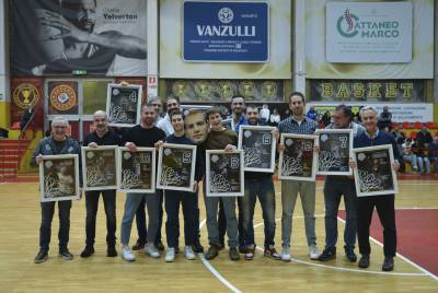 RoburBasketSaronno_2026-03-21robur_celebrazione_2016x10.jpg
