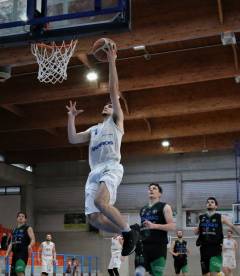SpeziaBasketClub_2021-06-30alessio_bolis_a_canestro_in_contropiede.jpg